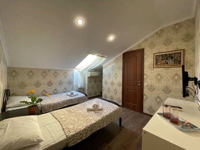 Гостиница Лавра Адлер