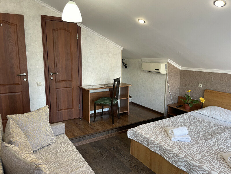 Гостиница Лавра Адлер