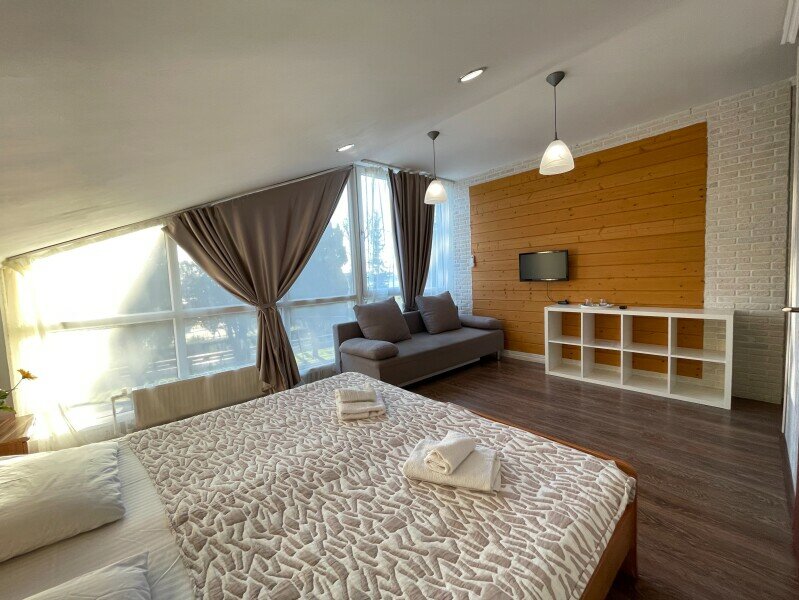 Гостиница Лавра Адлер