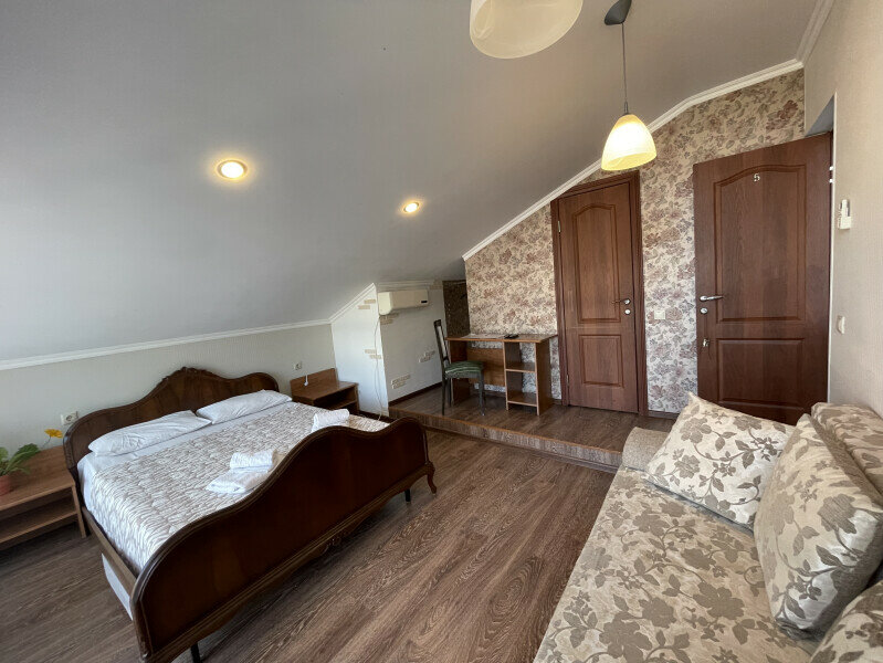 Гостиница Лавра Адлер