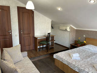 Гостиница Лавра Адлер Делюкс с балконом-8